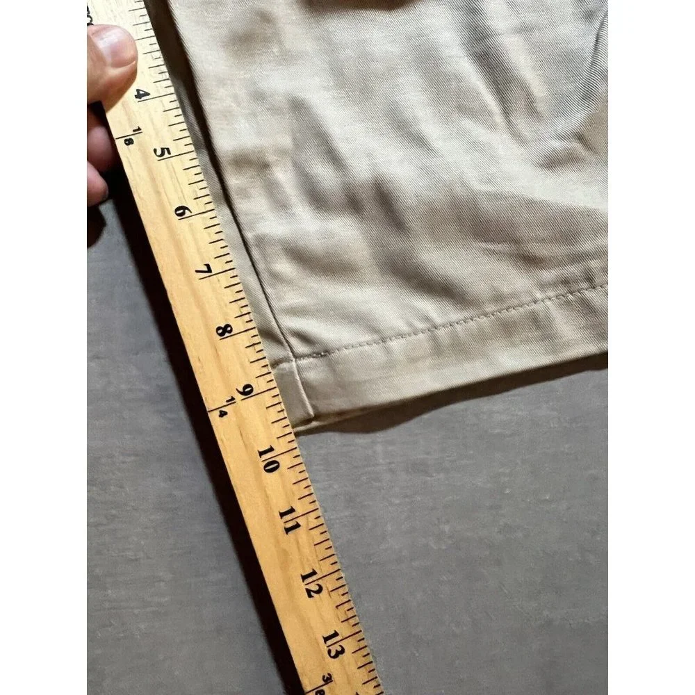 Roundtree & Yorke Pleated Shorts Mens 52 Beige Pocketed Belted‎ Button Men NWOT.
